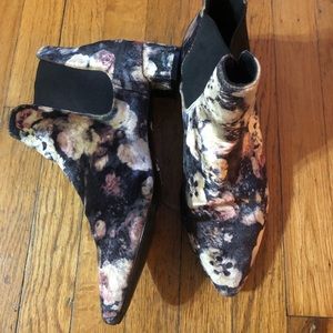 ZARA SUEDE FLOWER ANKLE BOOTIES
